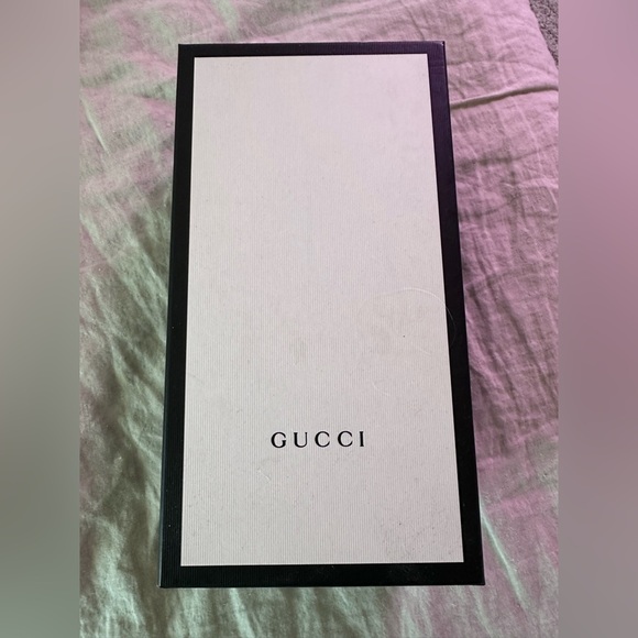 Like new, Gucci sneakers! Worn once and stored in box, in dust covers - Picture 3 of 7
